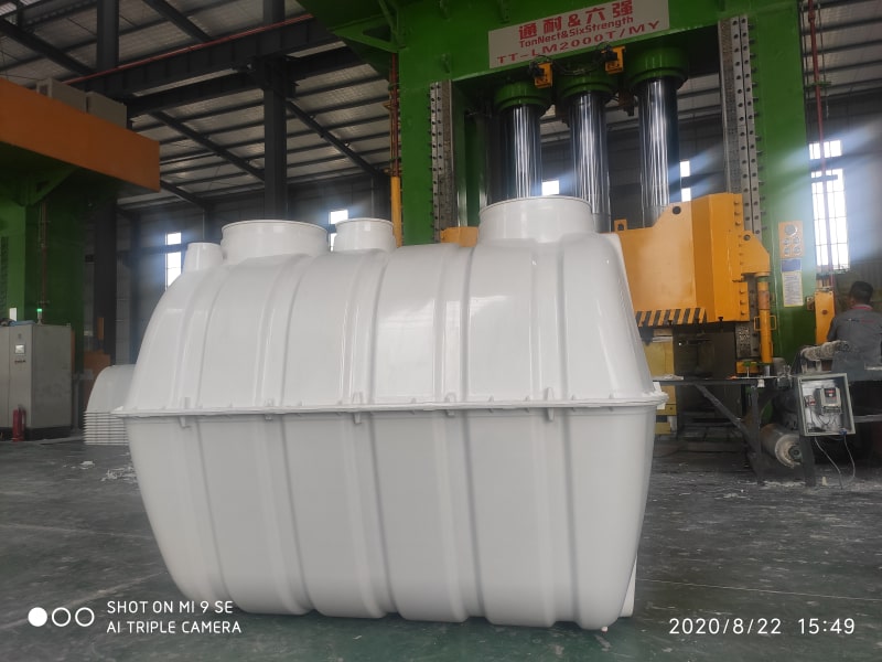 1.5 cubic three compartment septic tank 